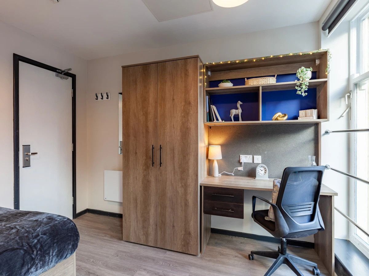 5 Bed Deluxe Ensuite - room